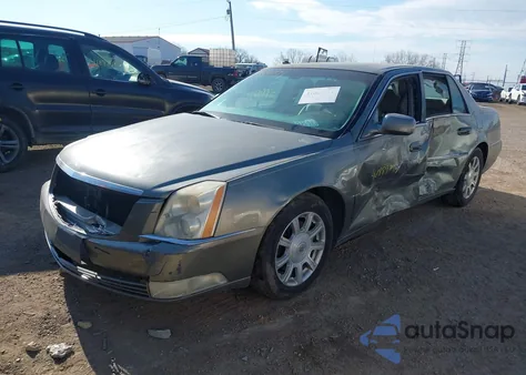 2010 Cadillac Dts Standard z USA, uszkodzony, nr VIN 1G6KA5EY6AU118178